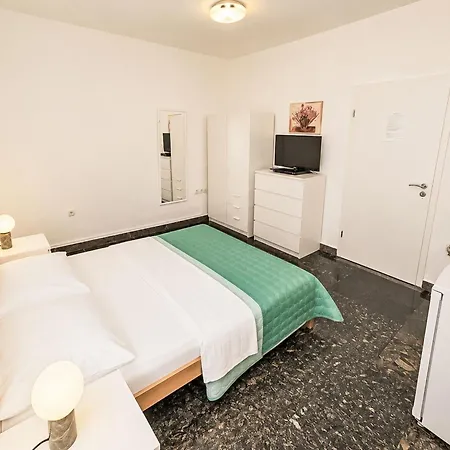 Apartment Ein Im Zweirosen By Interhome *