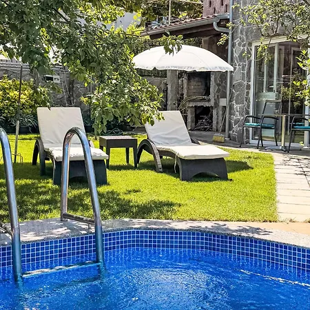 Apartment Ein Im Zweirosen By Interhome *